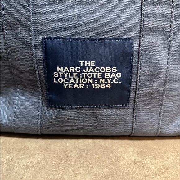 Marc Jacobs The Medium Traveler Tote - Blue Shadow - Picture 5 of 7